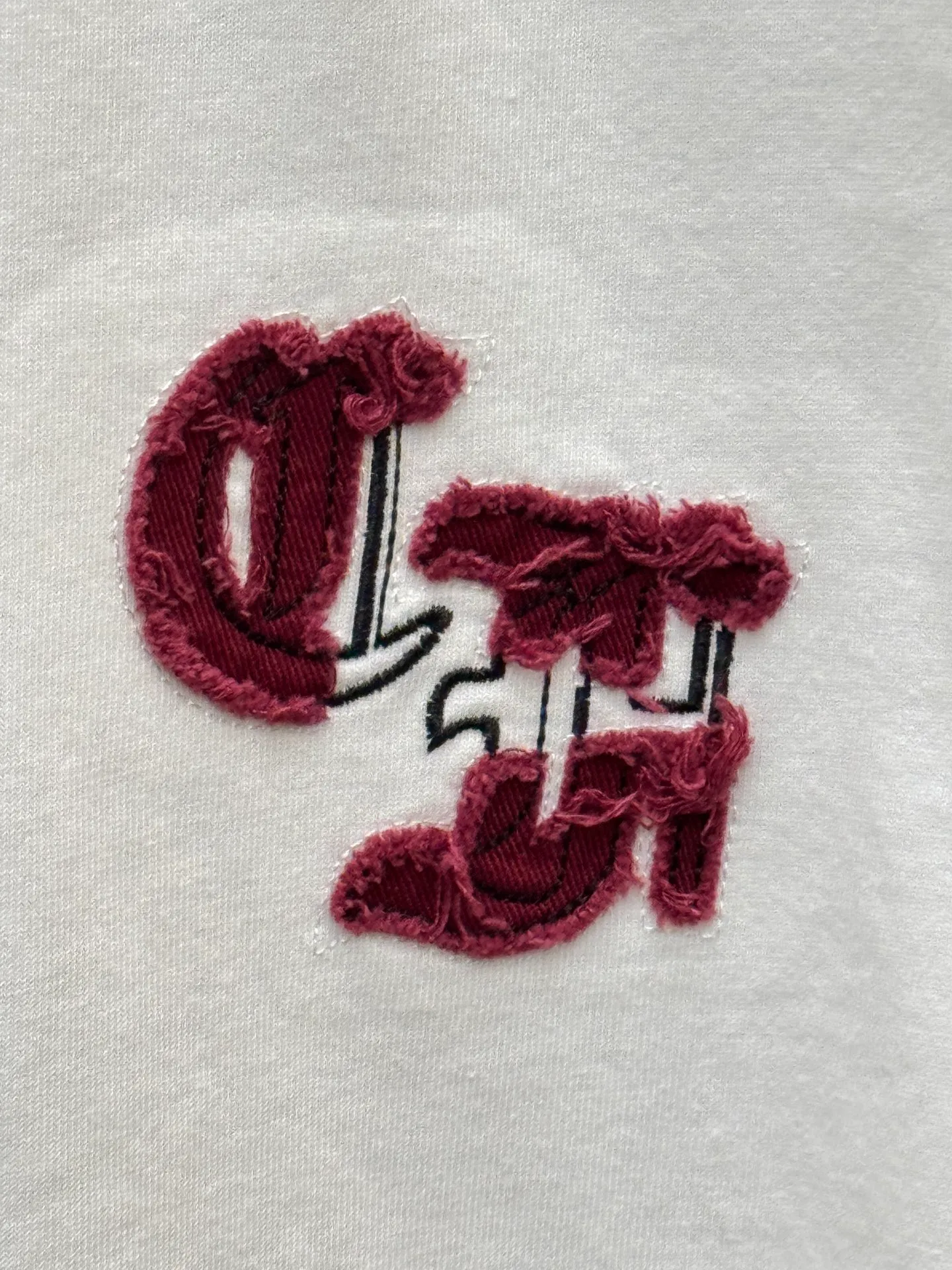 P180 top version, real shot without P, ​​different from market currency) 𝗖𝗵𝗿𝗼𝗺𝗲 𝗛𝗲𝗮𝗿𝘁𝘀/Croxin 2026 spring new original single counter American laser burnt patch embroidered couple short sleeves 👑The highest version! Customized fabric 300 grams, best-selling model at the counter, very comfortable to wear. Accessories: original molded and authenticated collar label ➕ 100% silk wash water label. Genuine purchase-grade original hangtag➕matching hanging rope➕3D hanging beads➕original packaging bag. Craftsmanship: The original version has consistent wiring! The highest version of the armhole matching technique! Color: White Black Size: S M L XL Style No.: 26-2025